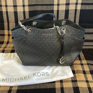 BRAND NEW MK Shoulder bag